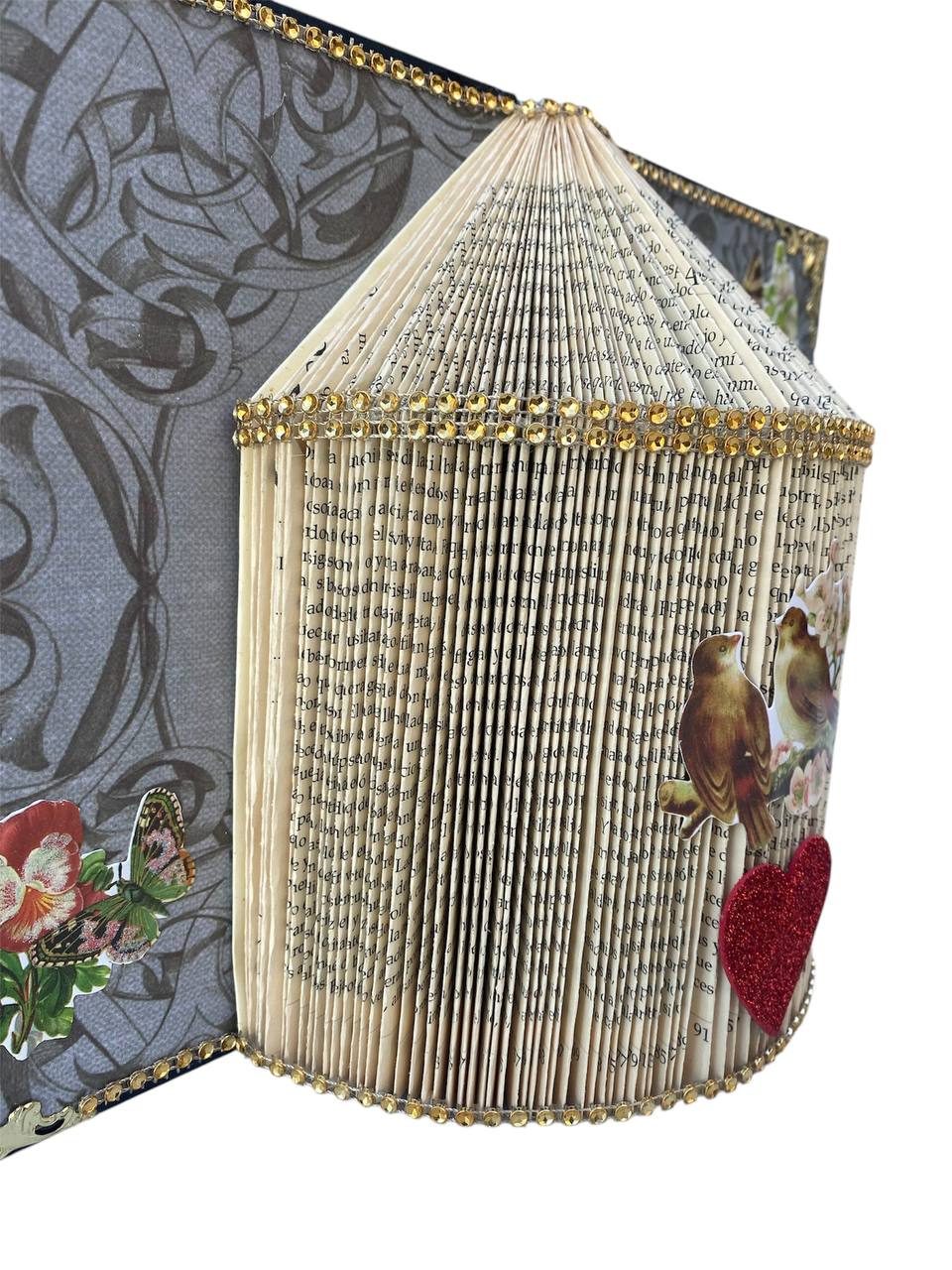 🕊️ Jaula Vintage de Papel – Book Art con Pájaros